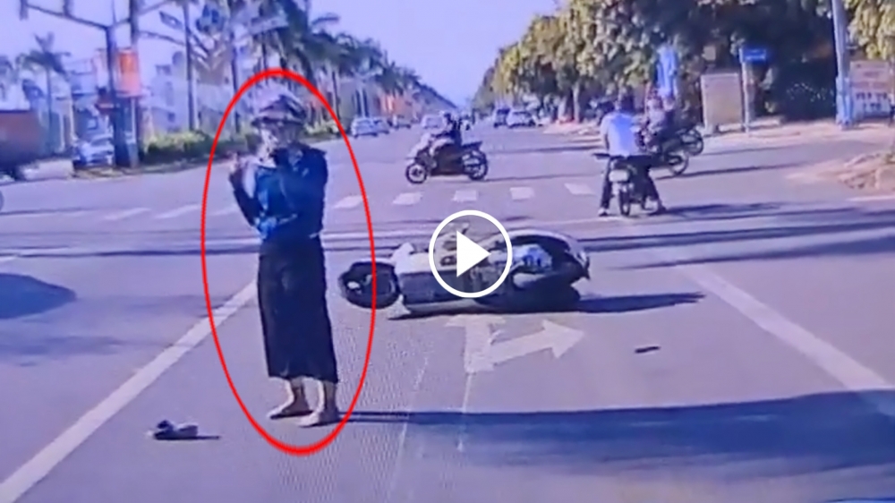 Tạt đầu ô tô rồi đi chậm, 
