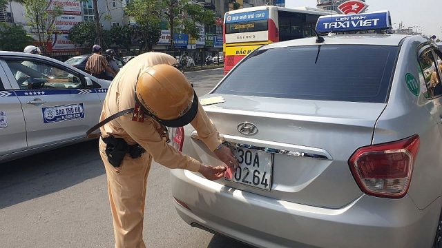 xu ly tai xe taxi che bien so ne phat nguoi