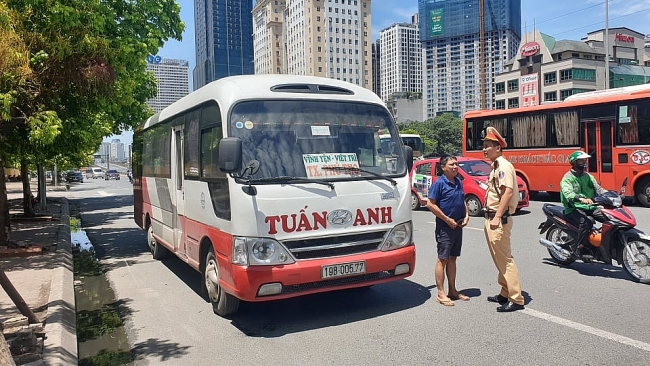 Xử lý xe khách chạy “rùa bò” 1km/h xu ly xe kha ch cha y ru a bo 1kmh