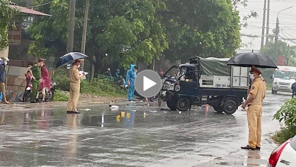 Xe máy lấn làn đâm trực diện ô tô tải, 1 người tử vong Xe máy lấn làn đâm trực diện ô tô tải, 1 người tử vong