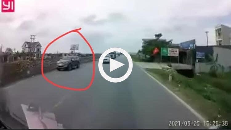 Thêm hình ảnh từ góc camera khác ghi lại vụ va chạm với xe CSGT khiến nữ sinh lớp 7 tử vong
