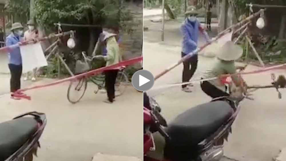 Người phụ nữ đi xe đạp cố Người phụ nữ đi xe đạp cố