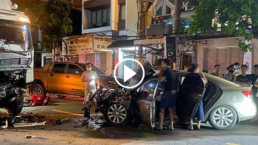 Hiện trường tai nạn kinh hoàng tại huyện An Lão, Hải Phòng Hiện trường tai nạn kinh hoàng tại huyện An Lão, Hải Phòng