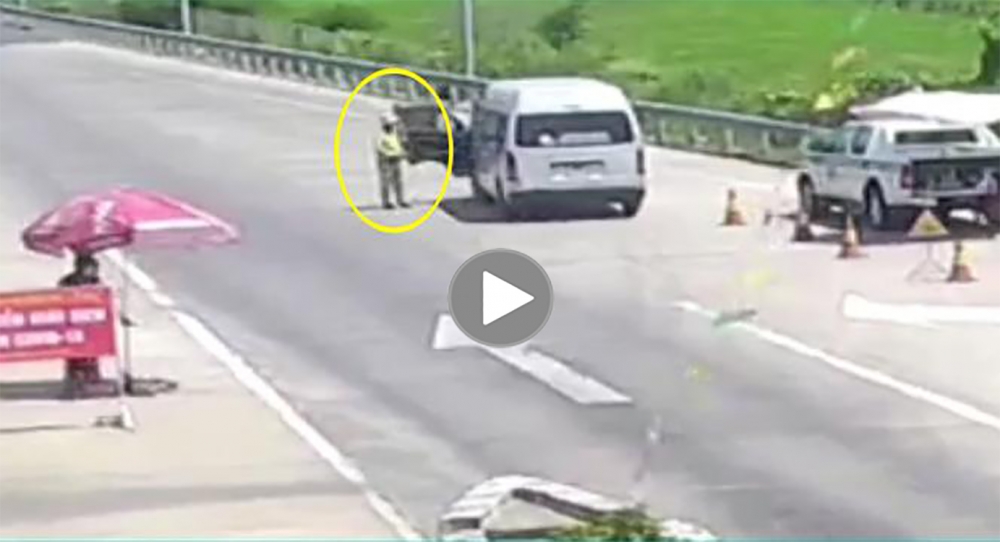 Tài xế ô tô ủi CSGT trên cao tốc rồi tăng ga bỏ chạy Tài xế ô tô ủi CSGT trên cao tốc rồi tăng ga bỏ chạy