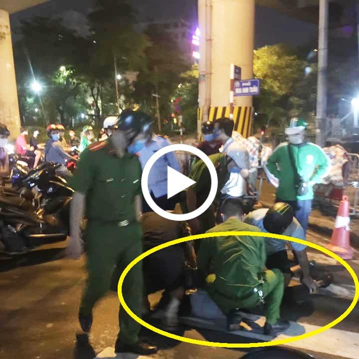 Thanh niên liều lĩnh lấy đá đập cây ATM, chưa kịp lấy tiền đã bị bắt Thanh niên liều lĩnh lấy đá đập cây ATM, chưa kịp lấy tiền đã bị bắt