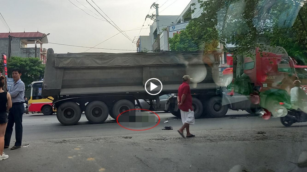 Rẽ trước đầu xe đầu kéo, người đàn ông bị cuốn vào gầm Rẽ trước đầu xe đầu kéo, người đàn ông bị cuốn vào gầm