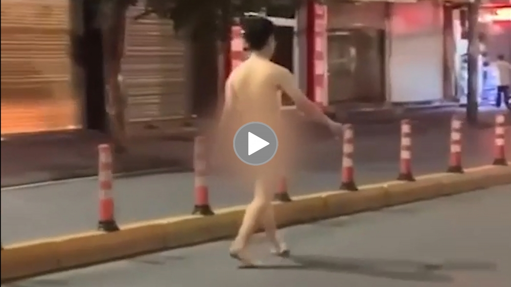 Nam thanh niên khỏa thân, thản nhiên đi bộ trên đường phố Hải Phòng Nam thanh niên khỏa thân, thản nhiên đi bộ trên đường phố Hải Phòng