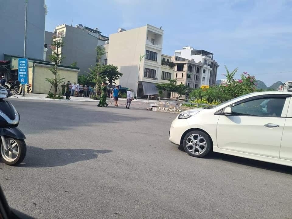 Khoảnh khắc xe nâng tông tử vong người đi bộ tại ngã tư Xe nâng tông người đi bộ tử vong tại ngã tư