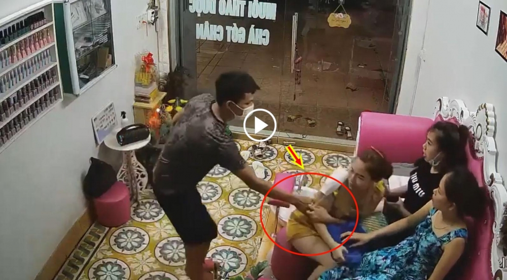 Hành động khó hiểu của nam thanh niên tại quán nail Hành động khó hiểu của nam thanh niên tại quán nail