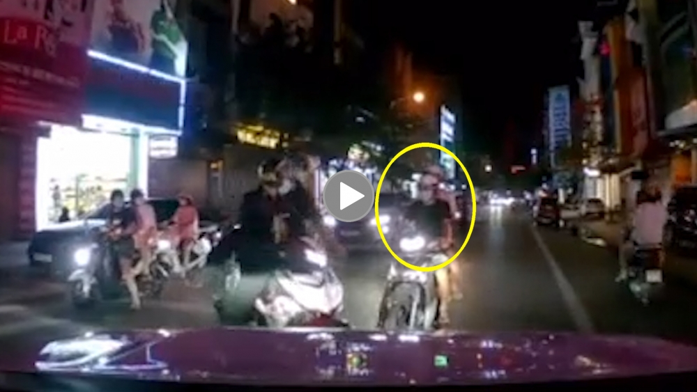 Hai thanh niên đi đường 'ngổ ngáo' gặp CSCĐ và cái kết Hai thanh niên đi đường 'ngổ ngáo' gặp CSCĐ và cái kết