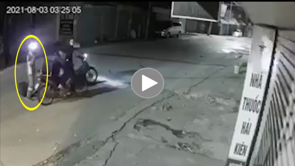 Công an truy lùng nhóm cướp xe máy của nữ công nhân môi trường Công an truy lùng nhóm cướp xe máy của nữ công nhân môi trường