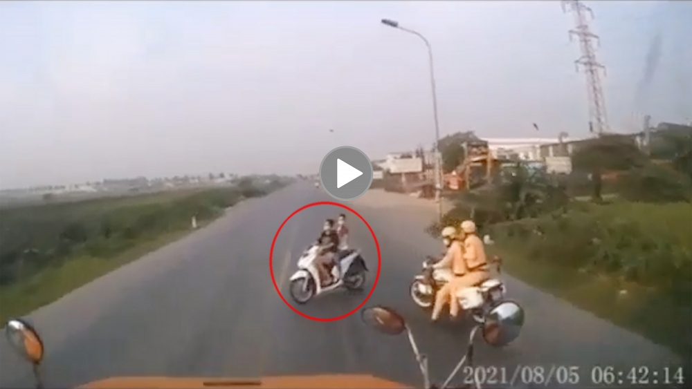 Kinh hãi cảnh 2 nữ Kinh hãi cảnh 2 nữ