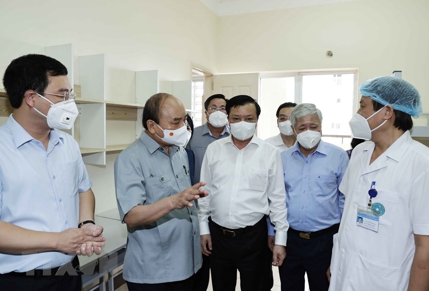 Chủ tịch nước động viên các cơ sở điều trị và phòng chống COVID-19