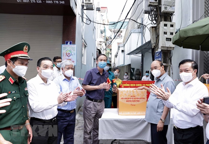 Chủ tịch nước động viên các cơ sở điều trị và phòng chống COVID-19