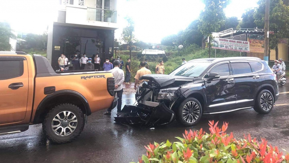 Toàn cảnh vụ 2 nhóm đối tường nổ súng thanh toán nhau như phim hành động Toàn cảnh vụ 2 nhóm đối tường nổ súng thanh toán nhau như phim hành động