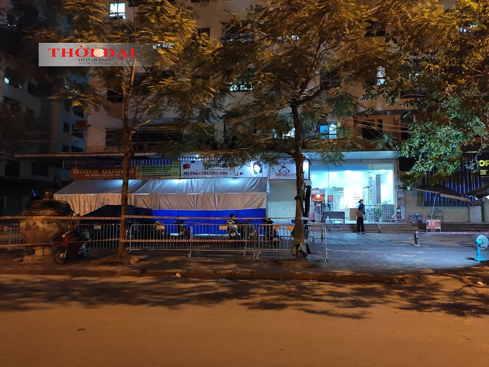 Hà Nội phong tỏa 2 toà chung cư vì có ca nhiễm Covid-19 Hà Nội phong tỏa 2 toà chung cư vì có ca nhiễm Covid-19