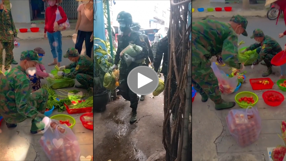 Năng lượng tích cực: Anh bộ đội hớt hải giao từng túi thực phẩm giữa cái nóng Năng lượng tích cực: Anh bộ đội hớt hải giao từng túi thực phẩm giữa cái nóng