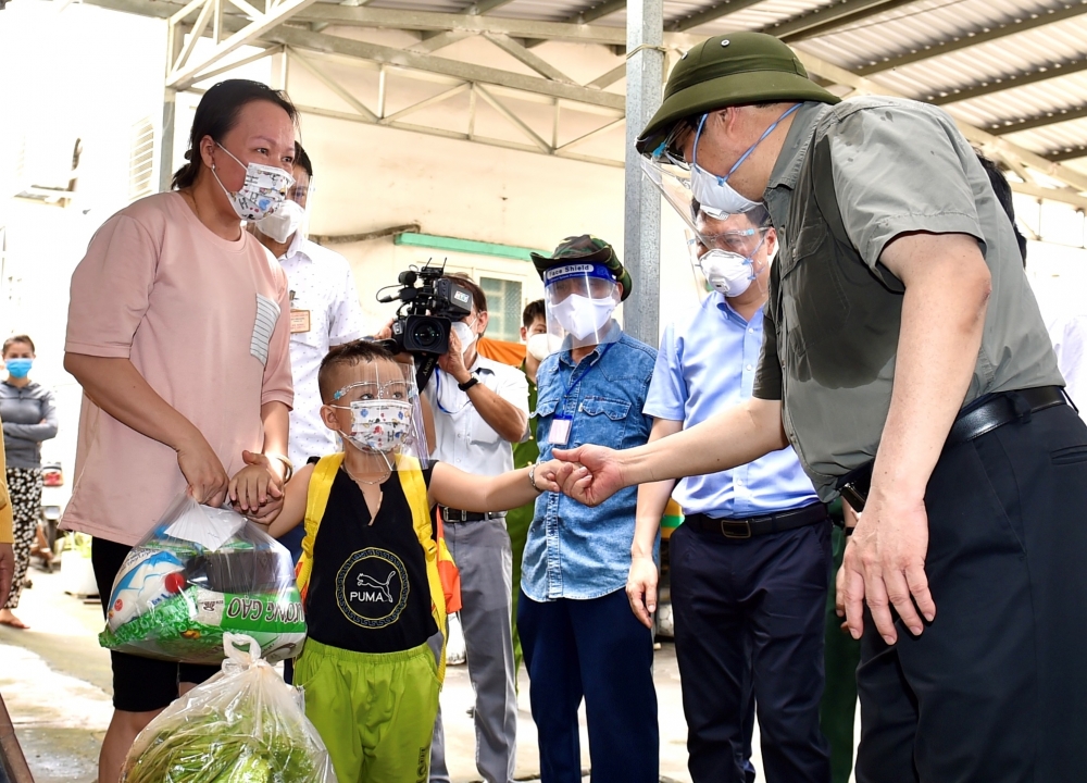 Thủ tướng kiểm tra đột xuất, chỉ đạo trực tuyến công tác phòng chống dịch tại các ‘pháo đài’ Thủ tướng kiểm tra đột xuất, chỉ đạo trực tuyến công tác phòng chống dịch tại các ‘pháo đài’