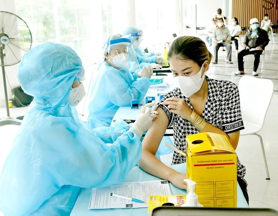 Tính đến sáng 10/9, cả nước có hơn 1.120 ca COVID-19 nặng đang thở máy và ECMO