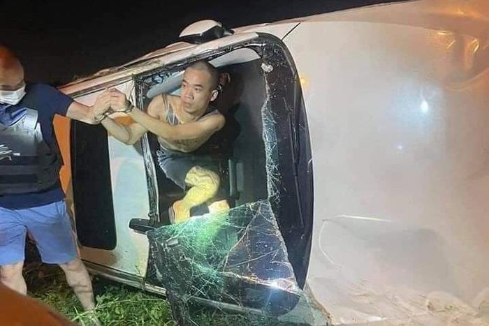 Toàn cảnh vụ truy đuổi ô tô “điên” như phim hành động Toàn cảnh vụ truy đuổi ô tô “điên” như phim hành động