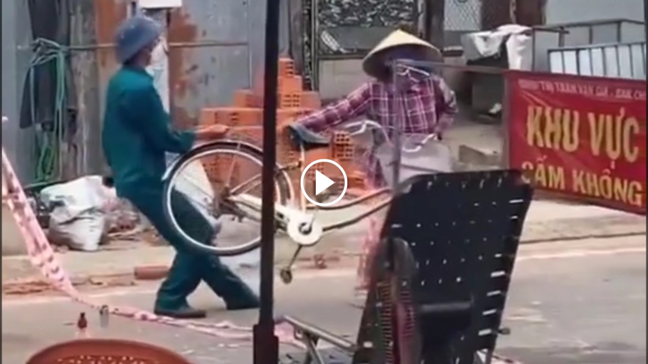 Thông chốt kiểm dịch bất thành, người phụ nữ lăn ra 