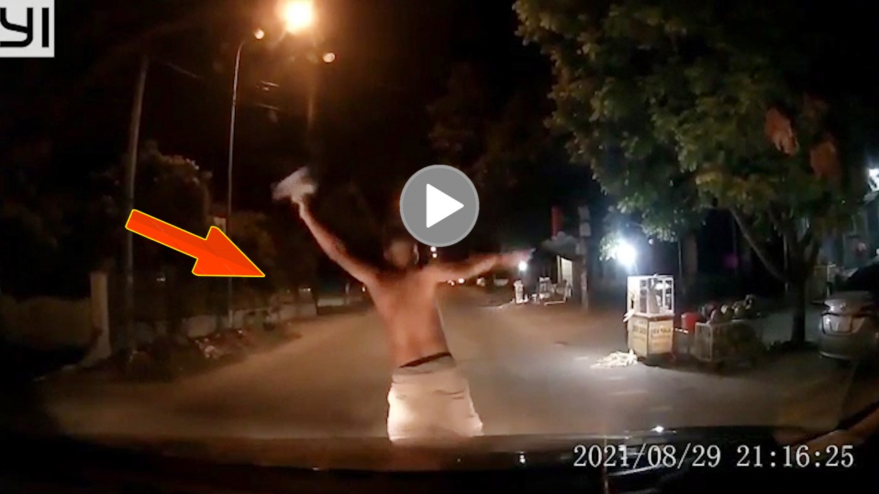 Nam thanh niên cởi trần Nam thanh niên cởi trần