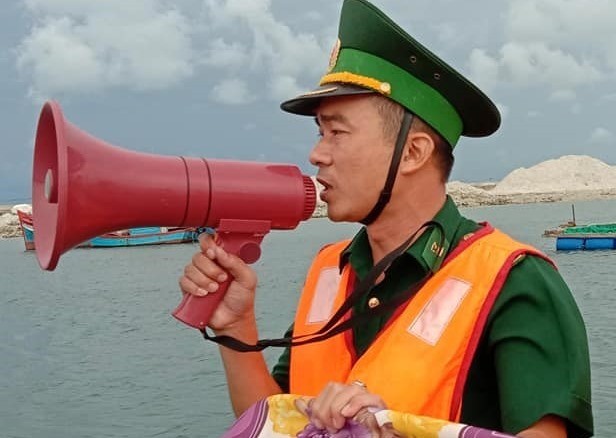 Bão CONSON giật cấp 12, hướng vào Bắc miền Trung và tiếp tục mạnh thêm Bão CONSON giật cấp 12, hướng vào Bắc miền Trung và tiếp tục mạnh thêm