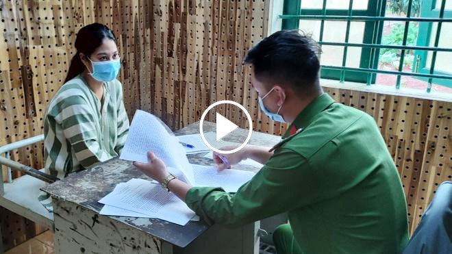Dùng dao đâm vào lưng cán bộ khi bị nhắc nhở lấn chiếm vỉa hè Dùng dao đâm vào lưng cán bộ khi bị nhắc nhở lấn chiếm vỉa hè