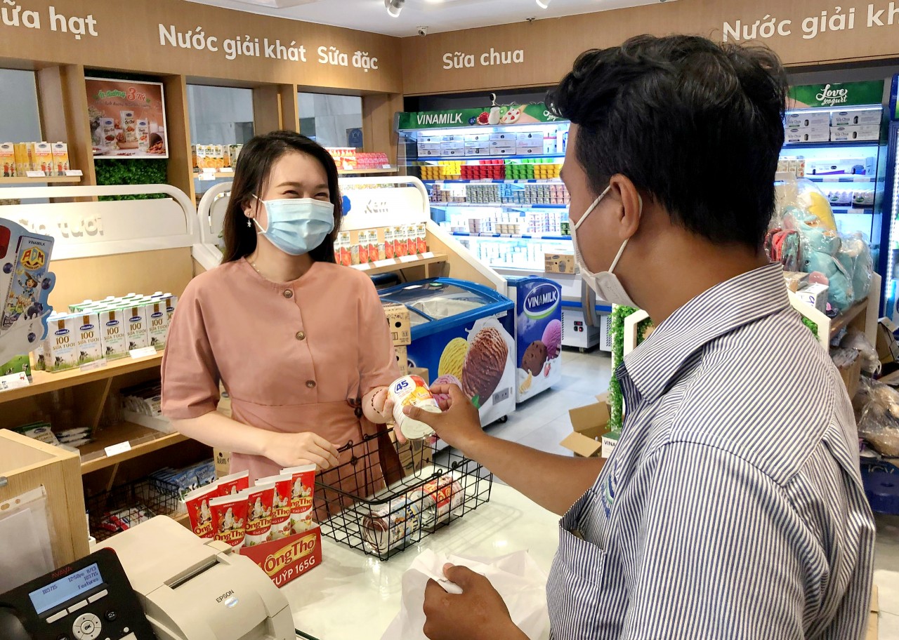 Người tiêu dùng bất ngờ khi “rinh” vàng từ chương trình “Uống sữa Ông Thọ, trúng vàng” Người tiêu dùng bất ngờ khi “rinh” vàng từ chương trình “Uống sữa Ông Thọ, trúng vàng”