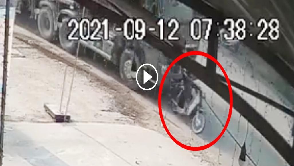 Va chạm kinh hoàng giữa xe ben và mô tô Va chạm kinh hoàng giữa xe ben và mô tô