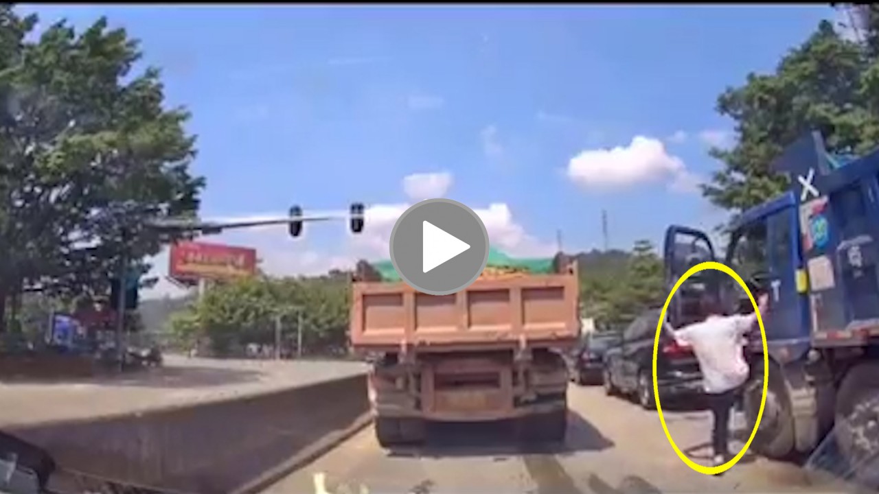 Năng lượng tích cực: Hành động đẹp của tài xế xe ben được cộng đồng mạng tán thưởng Năng lượng tích cực: Hành động đẹp của tài xế xe ben được cộng đồng mạng tán thưởng