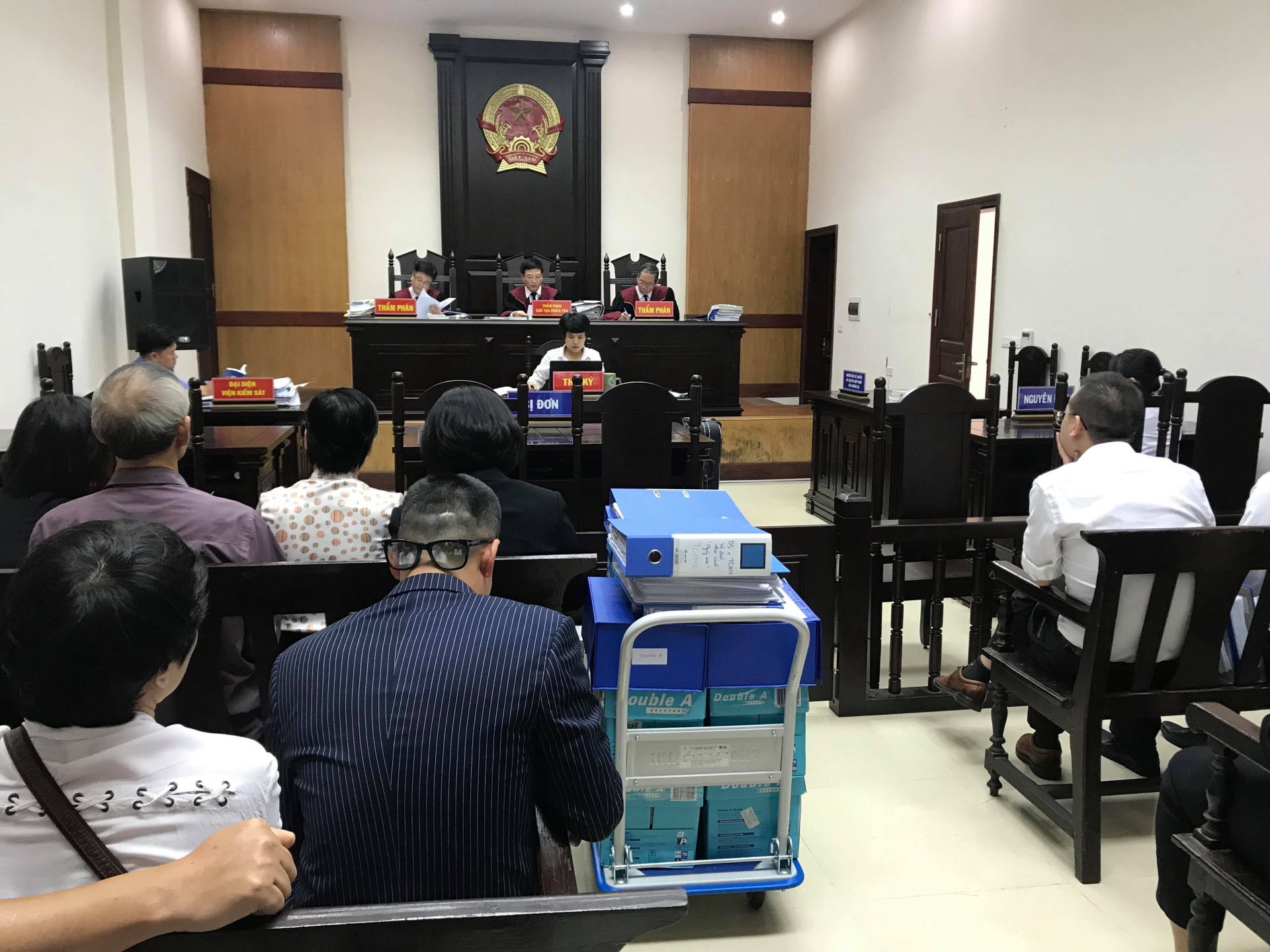 Tạm hoãn phiên xét xử phúc thẩm vụ tranh chấp quyền sở hữu trí tuệ vở thực cảnh “Ngày xưa” tam hoan phien xet xu phuc tham vu tranh chap quyen so huu tri tue vo thuc canh ngay xua