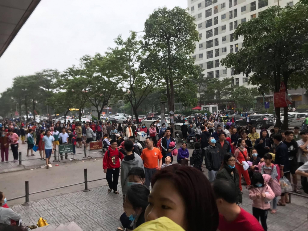 Hoả hoạn tại chung cư HH1B khiến nhiều người hoảng loạn Hoả hoạn tại chung cư HH1B khiến nhiều người hoảng loạn