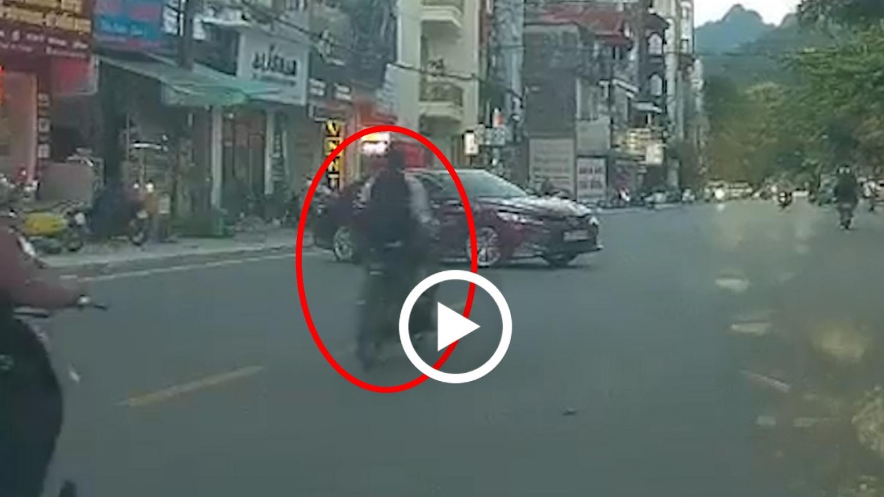 Phóng xe AA không biển, nam sinh ‘không mũ’ tông kinh hoàng Toyota Vios Phóng xe AA không biển, nam sinh ‘không mũ’ tông kinh hoàng Toyota Vios