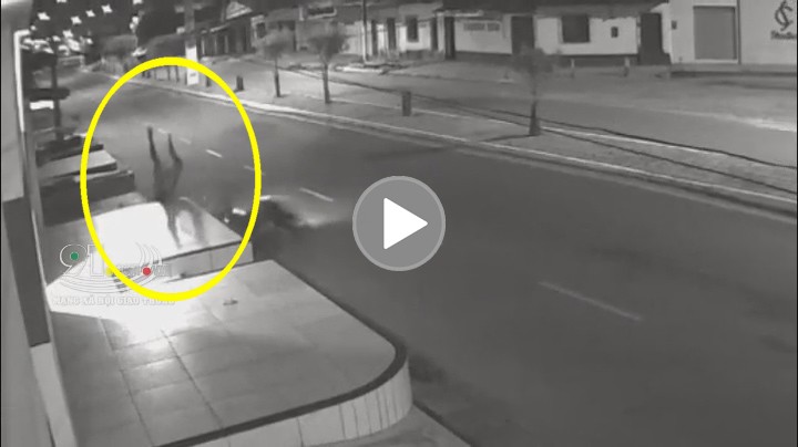 Thể hiện bốc đầu xe và cái kết 'đau đớn' cho nam thanh niên Thể hiện bốc đầu xe và cái kết 'đau đớn' cho nam thanh niên