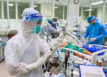 Thủ tướng tặng bằng khen cho 138 cá nhân xuất sắc trong phòng, chống dịch COVID-19