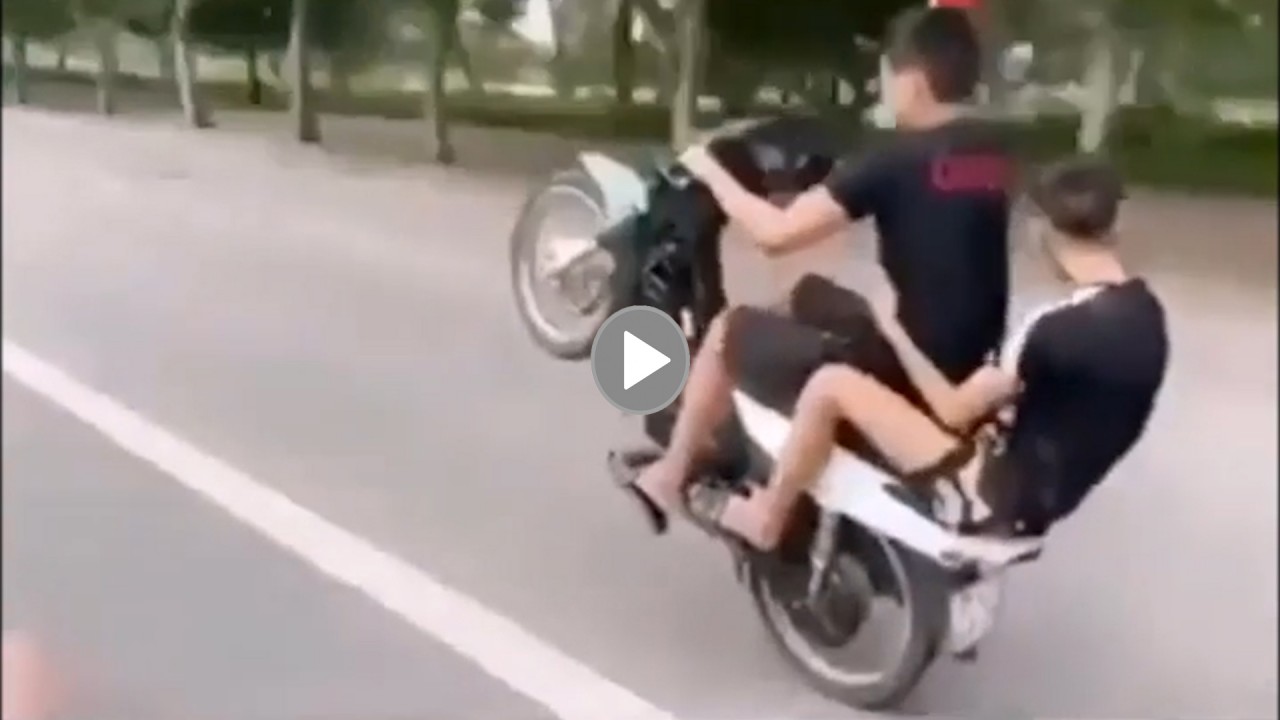 Những màn trổ tài bốc đầu xe máy và cái kết Những màn trổ tài bốc đầu xe máy và cái kết