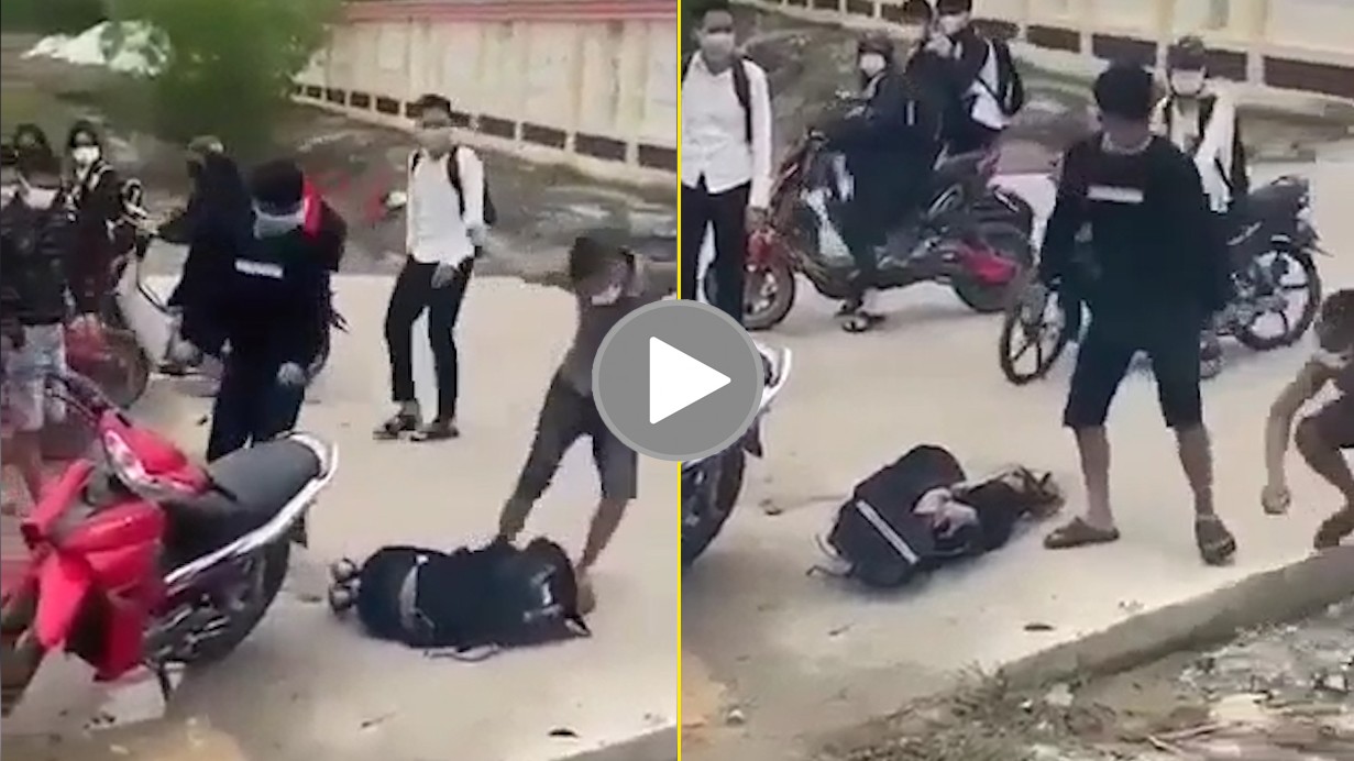 Nam sinh bị 2 thanh niên tấn công trước cổng trường học Nam sinh bị 2 thanh niên tấn công trước cổng trường học