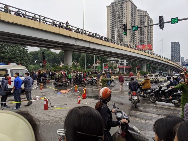 Nữ tài xế Mercedes đâm chết người: Nếu vượt đèn đỏ sẽ bị xử lý hình sự? nu tai xe mercedes dam chet nguoi neu vuot den do se bi xu ly hinh su