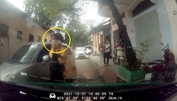 Hai ô tô qua đường hẹp tái hiện cảnh 