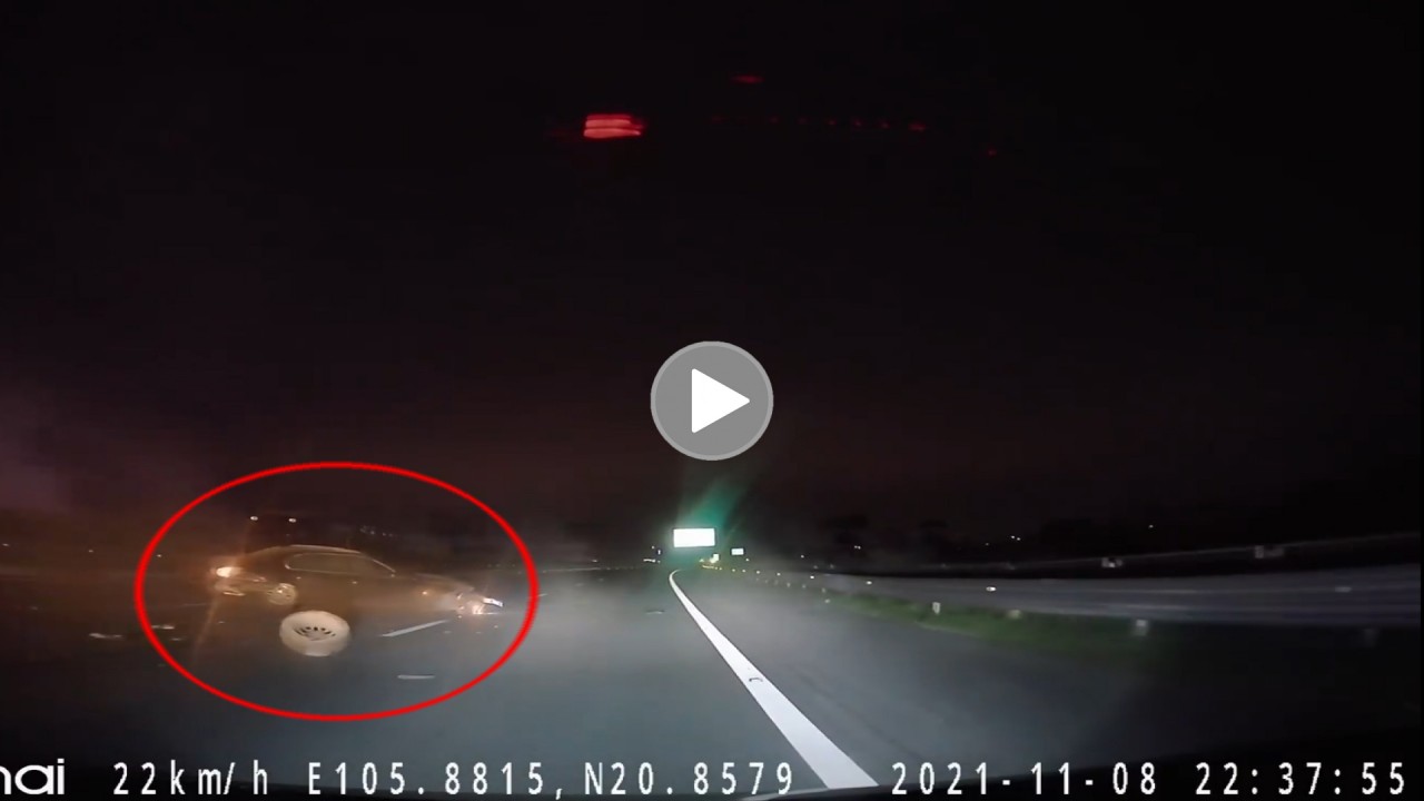 Xe BMW mất lái đâm vào dải phân cách, rụng bánh Xe BMW mất lái đâm vào dải phân cách, rụng bánh