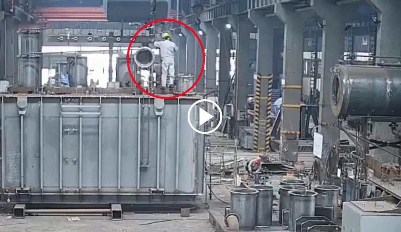 Kinh hoàng vụ nổ hàn xì khiến 1 công nhân gặp nạn thương tâm Kinh hoàng vụ nổ hàn xì khiến 1 công nhân gặp nạn thương tâm