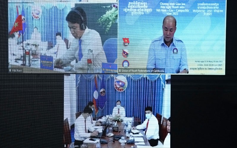 Thắt chặt tình hữu nghị thanh niên Việt Nam - Lào - Campuchia Thắt chặt tình hữu nghị thanh niên Việt Nam - Lào - Campuchia