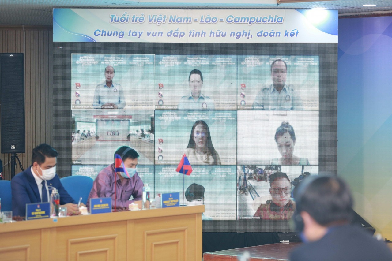 Thắt chặt tình hữu nghị thanh niên Việt Nam - Lào - Campuchia Thắt chặt tình hữu nghị thanh niên Việt Nam - Lào - Campuchia