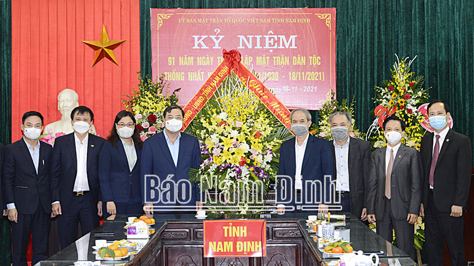 Phát huy tốt hơn nữa tinh thần đại đoàn kết, tích cực tham gia xây dựng Đảng, chính quyền vững mạnh Phát huy tốt hơn nữa tinh thần đại đoàn kết, tích cực tham gia xây dựng Đảng, chính quyền vững mạnh