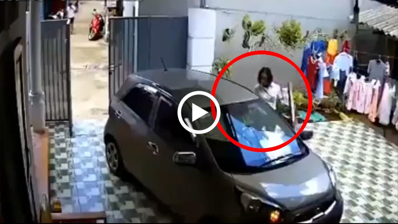 Hoang mang với cảnh nữ tài xế liên tiếp nhầm chân ga 2 lần trong sân Hoang mang với cảnh nữ tài xế liên tiếp nhầm chân ga 2 lần trong sân