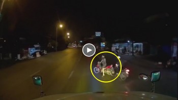 Lao từ đường nhánh ra quốc lộ, xe máy 