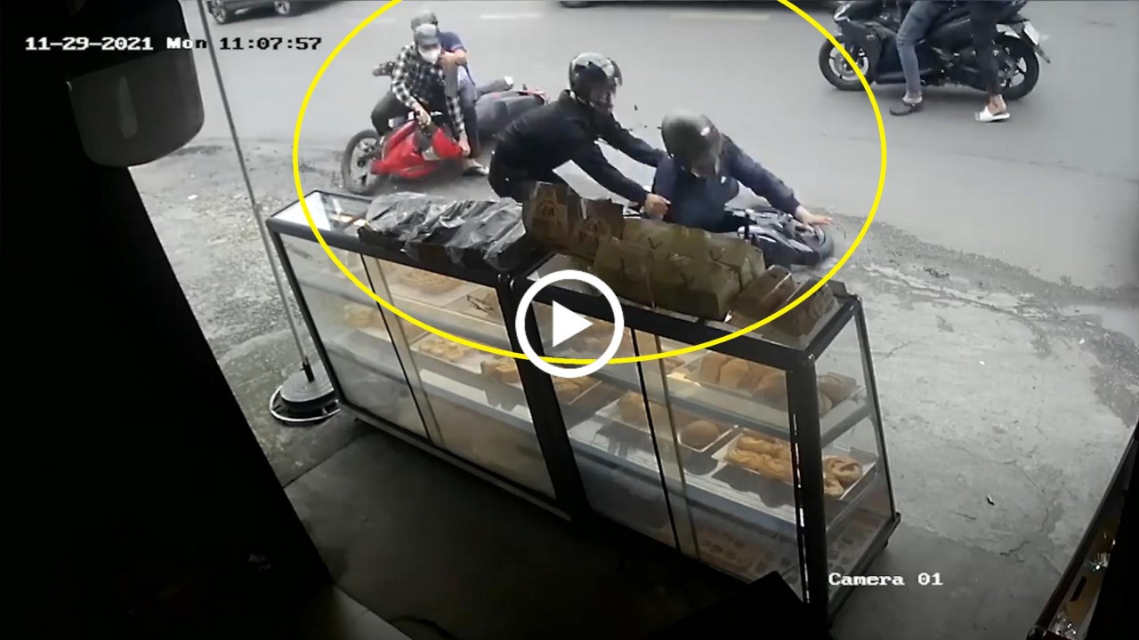 Cận cảnh trinh sát hình sự tóm 2 tên cướp giữa ban ngày Cận cảnh trinh sát hình sự tóm 2 tên cướp giữa ban ngày