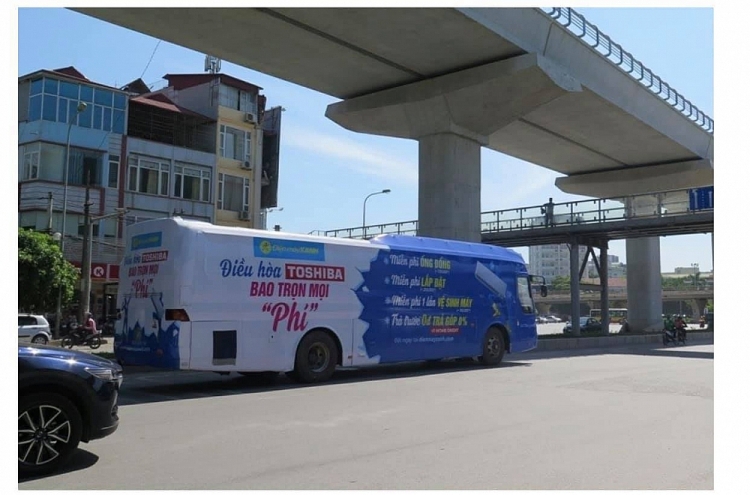 Uỷ ban ATGT Quốc gia đề nghị Hà Nội xử lý nghiêm xe khách phủ kín decal quảng cáo Uỷ ban ATGT Quốc gia đề nghị Hà Nội xử lý nghiêm xe khách phủ kín decal quảng cáo