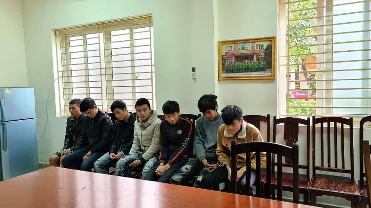 Triệt phá ổ nhóm lừa tiền của gần 4.000 người qua mạng xã hội Triệt phá ổ nhóm lừa tiền của gần 4.000 người qua mạng xã hội